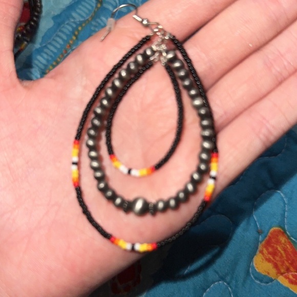 Cute earrings!! - Picture 2 of 2